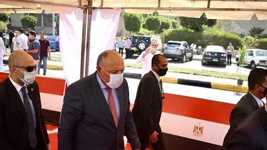 وزير الخارجية يدلي بصوته في انتخابات النواب بالقاهرة الجديدة | فيديو
