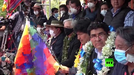  فيديو .. استقبال حاشد للزعيم البوليفي إيفو موراليس على حدود الأرجنتين
