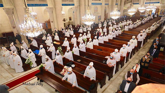 بالصور.. إجراءات احترازية مشددة في القداس الإلهي بالإسكندرية بمشاركة البابا