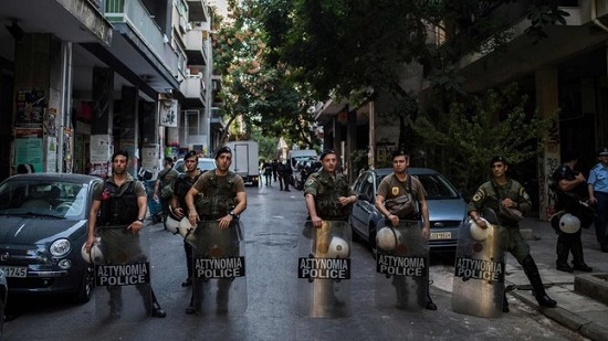 اثينا تحظر التجمعات عشية ذكرى انتفاضة الطلاب على العسكريين