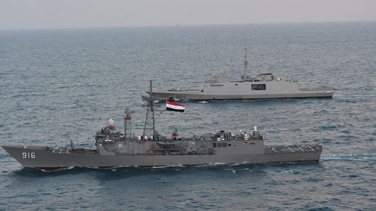القوات البحرية المصرية والفرنسية تنفذان تدريباً بحرياً عابراً فى نطاق الأسطول الشمالى