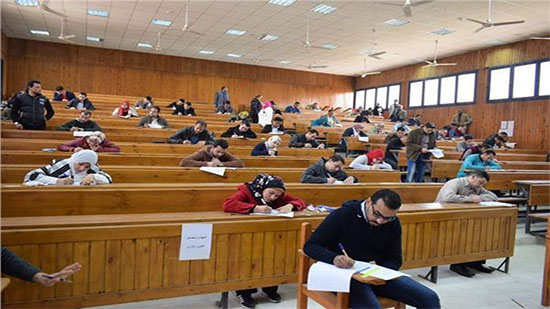 
الحكومة تنفي إلغاء امتحانات الفصل الدراسي الأول بالجامعات والمعاهد بسبب كورونا