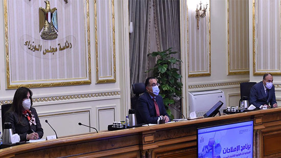 رئيس الوزراء يستكمل مناقشة برنامج الإصلاحات الهيكلية ذات الأولوية للاقتصاد المصرى