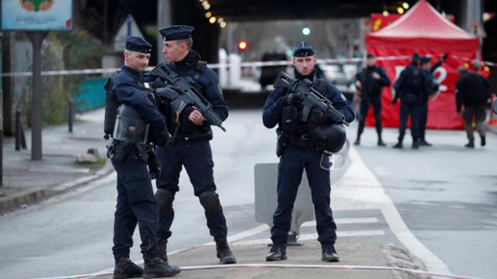 موقع فرنسي يعلق على تعنيف امن باريس لـ