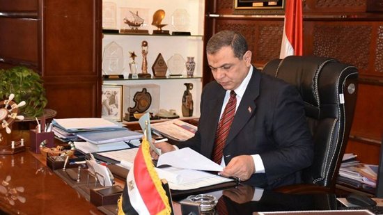 القوى العاملة المصرية تفتتح معرض منتجات ذوي القدرات الخاصة بأسوان