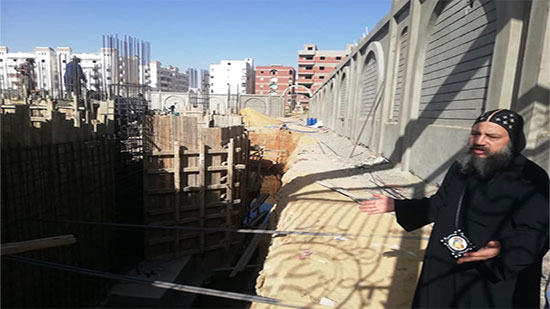 أسقف السويس يتابع أعمال بناء مبنى خدمات مارمينا 