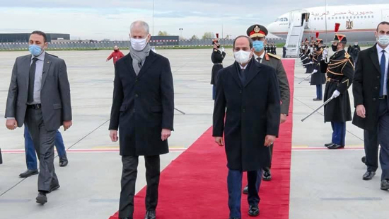 بالصور.. الرئيس السيسي يصل فرنسا لإجراء مباحثات مع ماكرون