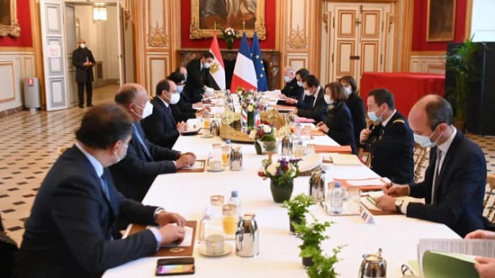 السيسي ووزيرة الدفاع الفرنسية يبحثان التعاون العسكري بين البلدين ومكافحة التنظيمات المسلحة بالمنطقة
