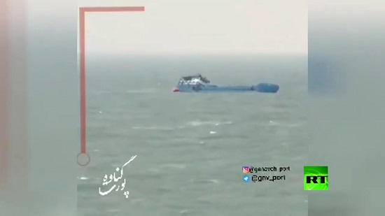  فيديو .. غرق سفينة تجارية إيرانية قرب ميناء أم قصر بالعراق

