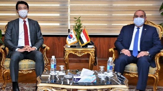 وزير الطيران المدني يلتقي سفير كوريا الجنوبية
