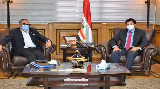 وزير الرياضة: طائرة خاصة تعيد منتخب الشباب لمصر اليوم بعد إصابات كورونا