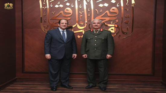 حفتر يستقبل رئيس المخابرات المصرية لبحث قضايا الأمن القومي