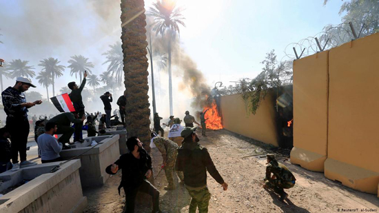 أول تعليق من السفارة الأمريكية في العراق بعد الهجوم عليها