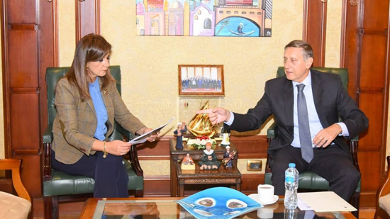 وزيرة الهجرة للسفير الألماني بالقاهرة : من الضروري التعاون بيننا في مجال الصناعة