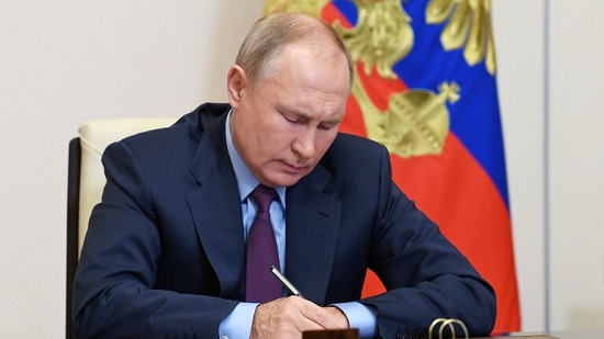بوتين يوقع قانونا يحظر على البرلمانيين الروس حمل جنسية ثانية