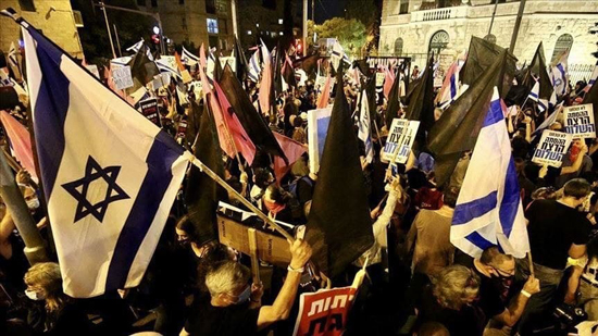 بالفيديو.. مظاهرات فى إسرائيل تطالب برحيل نتنياهو بسبب تهم فساد