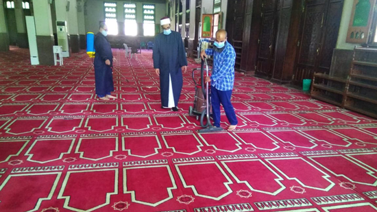 «الأوقاف» تبدأ حملة نظافة وتعقيم المساجد للوقاية من «كورونا»
