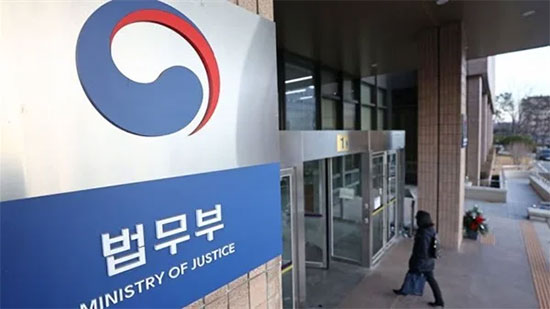 كوريا الجنوبية تمنح 900 سجين إفراجا مشروطا للحد من تفشي كورونا