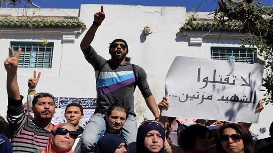 إضراب عائلات شهداء الثورة التونسية عن الطعام 


