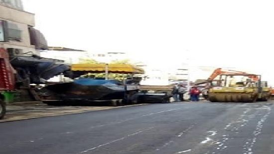  استمرار أعمال رصف الشوارع ببور سعيد 
