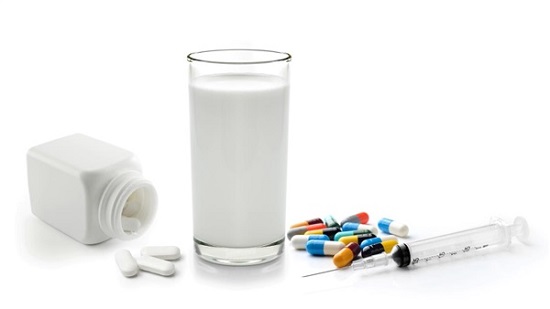أضرار تناول المضادات الحيوية مع الحليب