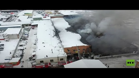 حريق ضخم بمستودع في روسيا