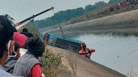 الحافلة المنكوبة في الهند سقطت في قناة مائية