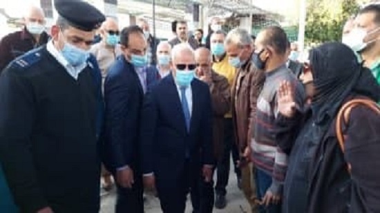 محافظ بورسعيد يتقدم جنازة شيخ النواب
