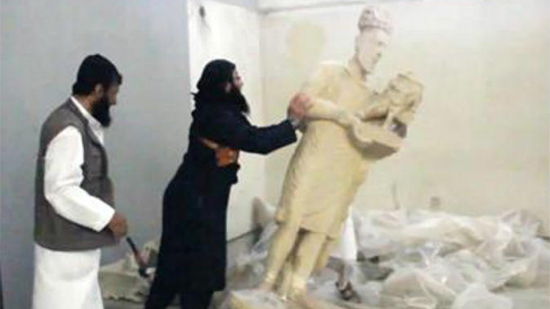 في مثل هذا اليوم.. داعش يدمر تماثيل تعود للحقبة الآشورية داخل متحف الموصل