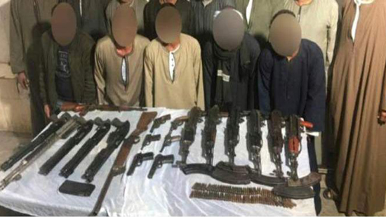 ضبط 17 متهمًا بحيازة أسلحة في أسيوط