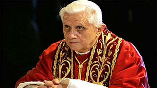 البابا بندكتس يكشف حقيقة وجود مؤامرة لتخليه عن الخدمة البطرسية