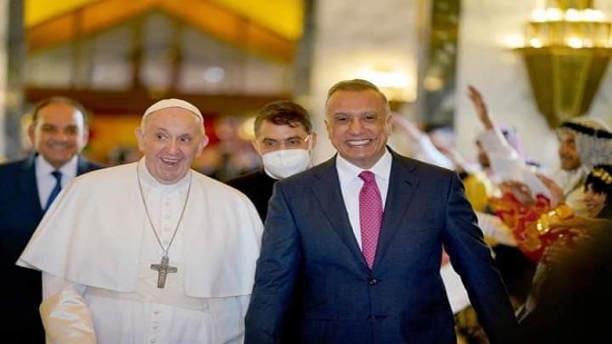 بالصور.. البابا فرنسيس يرسل السلام من كاتدرائية سيدة النجاة التى ضربها الإرهاب بالعراق 
