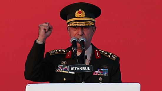 وزير الدفاع التركي يعلن عن 