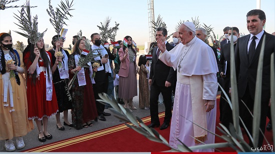 البابا في الموصل يلتقي مسيحييها ويتفقد كنائسهم المدمرة