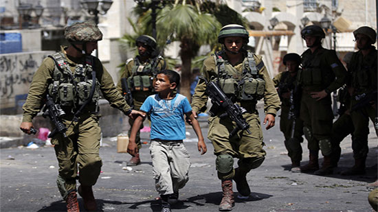 المطران عطا الله حنا : السلطات الاحتلالية تنتهك حقوق الأطفال الفلسطينيين بشكل خطير