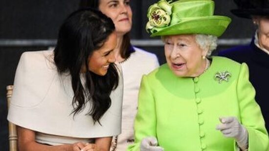 ملكة بريطانيا: نشعر بالحزن بسبب ما مر به الأمير هارى وزوجته ميجان
