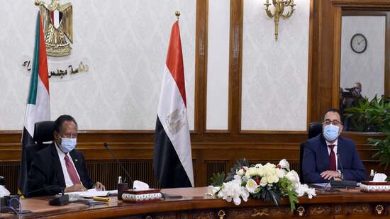 رئيسي وزراء مصر والسودان: ملف سد النهضة يشكل تحديًا للبلدين