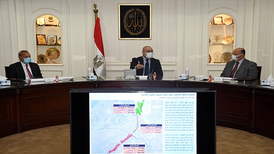وزير الإسكان ومحافظا القاهرة والقليوبية يستعرضون مخطط تطوير المناطق المحيطة بمحور الفريق إبراهيم العرابى
