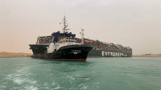 السفينة الجانحة في قناة السويس : لا تقارير عن إصابات أو أي أضرار في الحمولة