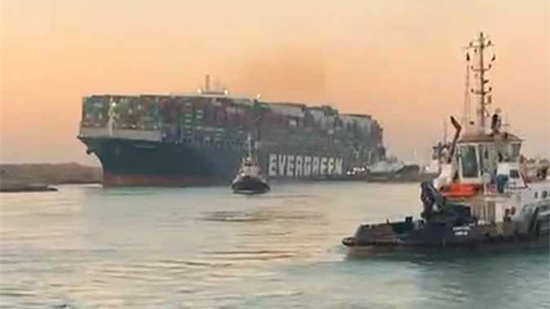 رويترز: تشغيل محركات السفينة «إيفر جيفن» بعد إعادة تعويمها