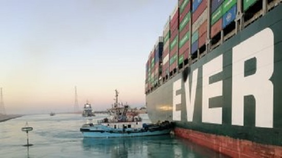 الحكومة تنفى تأثر أنفاق قناة السويس بأعمال التكريك حول السفينة الجانحة