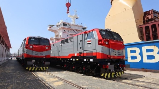 وزارة النقل: وصول10  جرارات أمريكية جديدة إلى ميناء الإسكندرية في إطار تطوير السكك الحديدية