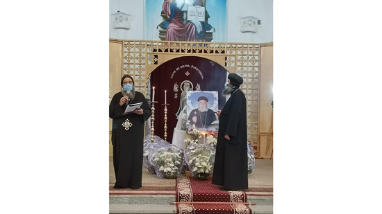 بمشاركة 9 أساقفة.. الأنبا بيمن يترأس جنازة شقيقة الأكبر القمص ساويرس هارون