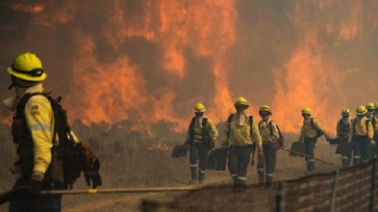 حريق عند سفح جبل تايبل ماونتن الشهير 