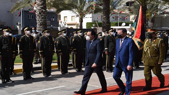 رئيس الوزراء يصل إلى العاصمة الليبية طرابلس (صور)
