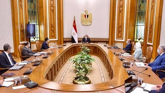  الرئيس السيسي يجتمع برئيس الوزراء وزيرة الصحة والمستشار الصحي
