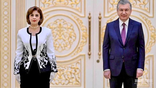السفيرة المصرية في طشقند تقدم أوراق اعتمادها لرئيس جمهورية أوزبكستان
