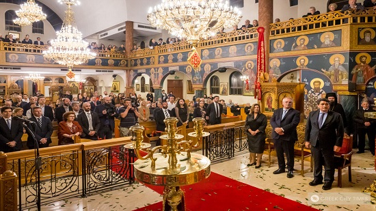 بالصور رئيس الوزراء الأسترالي يشارك فى خدمة قداس عيد القيامة بالكنيسة الأرثوذكسية