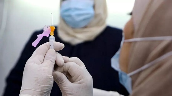 الصحة: بدء تطعيم المشرفين على امتحانات الثانوية العامة ونزلاء السجون ضد كورونا