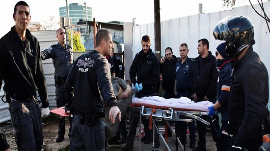  تل أبيب : إصابة إسرائيليين في اعتداء طعن إرهابي 
